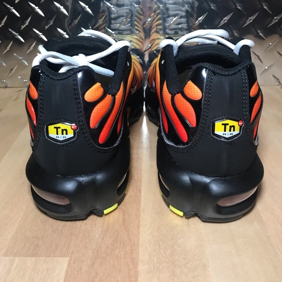 Nike Air Max Plus ‘Tiger’ - Picture 6 of 8